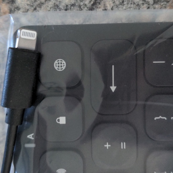 Kensington Simple Solutions Wired Compact iPad Keyboard Lightning Connec… - Picture 7 of 11